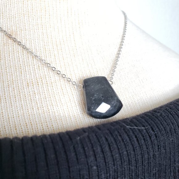 Black Onyx Facted Pendant 20" Necklace - Picture 5 of 5